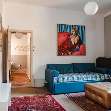 Living Down Town Apartment *